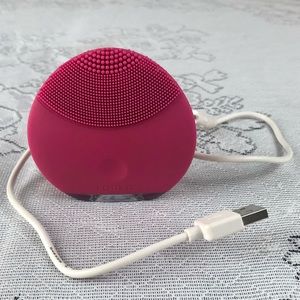 Foreo Luna Mini 3 hot pink facial cleanser and massager.